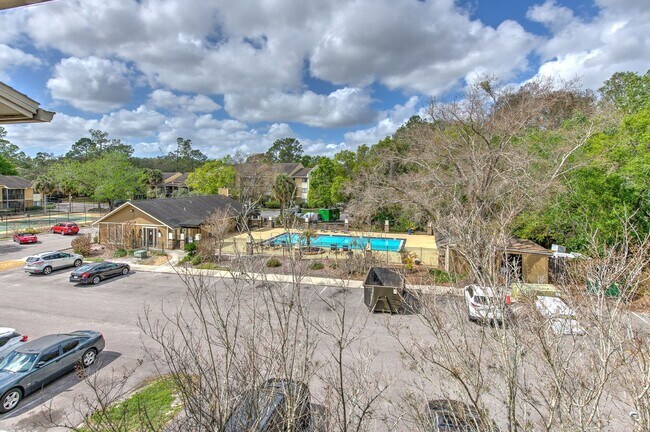 Building Photo - Nice and spacious condo on the 3rd with washer and dryer, near USF and I-75