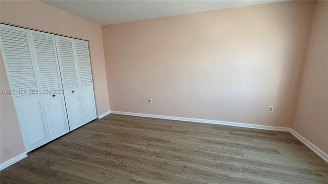 Building Photo - 400 Kings Point Dr