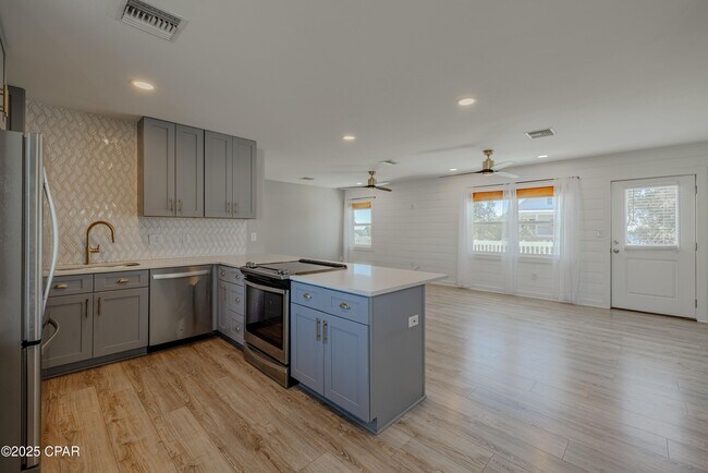 Building Photo - 8504 Tradewinds Dr