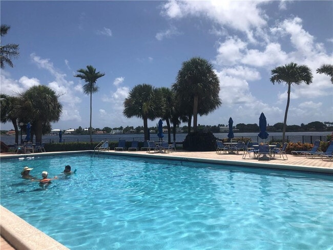 Building Photo - 7030 Half Moon Cir