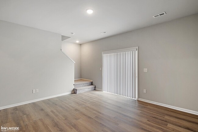 Building Photo - 28140 Delano Dr