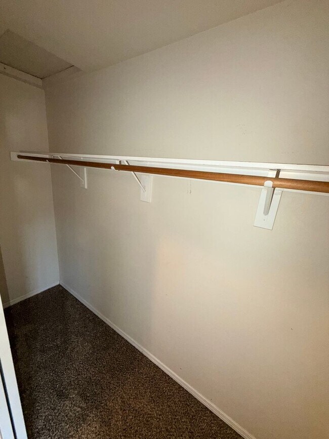 Building Photo - *Half-Off 1st Month's Rent!* Large Three Bedroom Duplex in Keizer