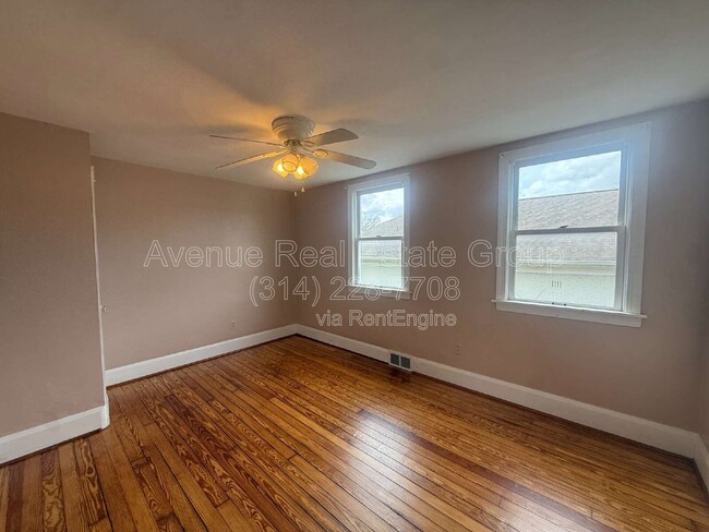 Building Photo - 240 W Essex Ave