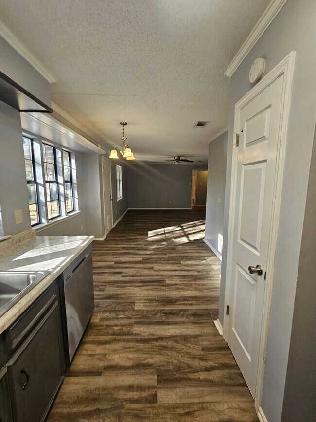 Building Photo - Home in Bryant