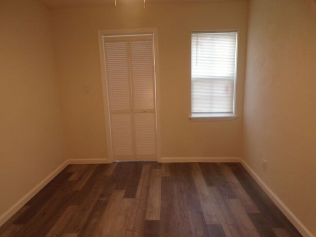 Building Photo - Great redo across the street form Pat Henry Elementary School