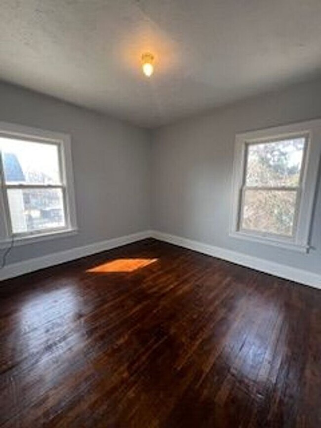 Building Photo - 3341 Desota Ave