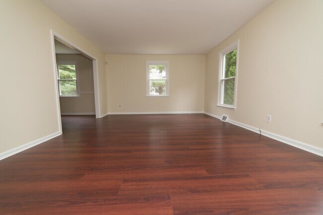 Building Photo - 440 Cricket Ln