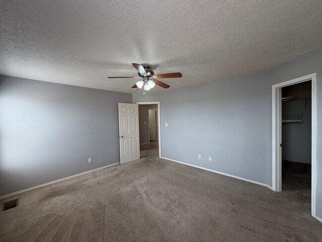 Building Photo - 4 Bedroom Home Available Near McMahon Blvd NW & Universe Blvd NW!