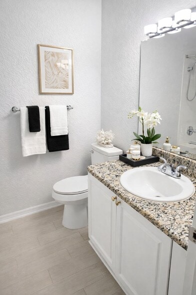 Building Photo - 2550 N Alafaya Trl