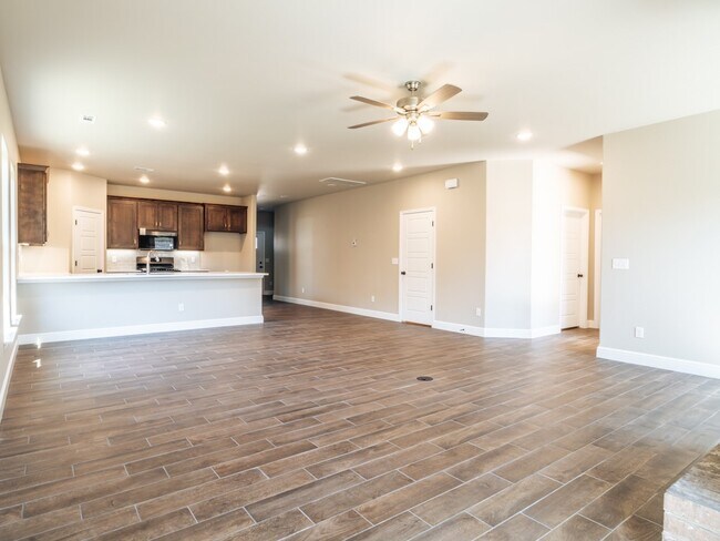 Building Photo - 2101 Wildflower Dr