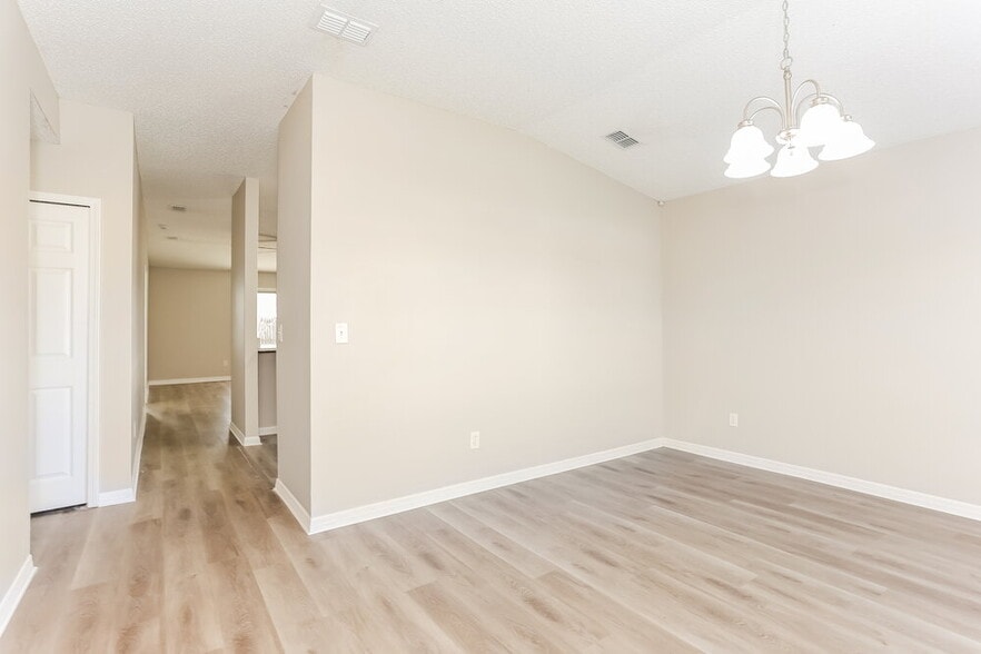 Building Photo - 3416 International Village Dr W