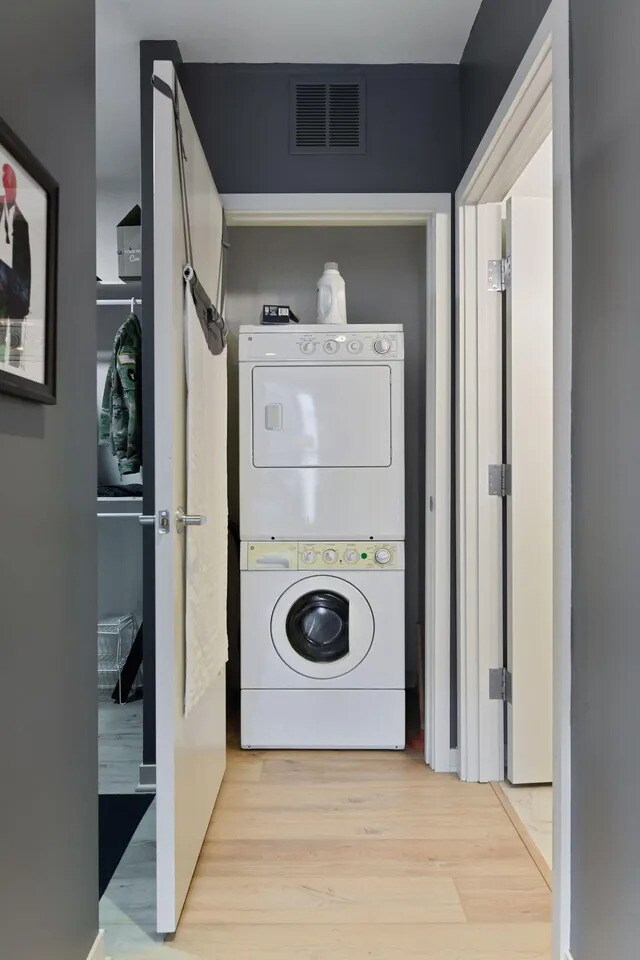 Building Photo - 3116 W Lake St