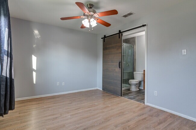 Building Photo - 4 Bed 3 Bath Pre-lease in Central Lubbock!!!