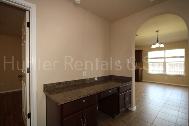 Building Photo - New in Management ! Spacious & Stylish Liv...
