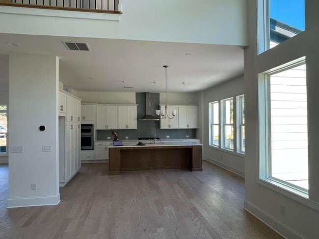 Building Photo - 6940 Pond Vw Dr