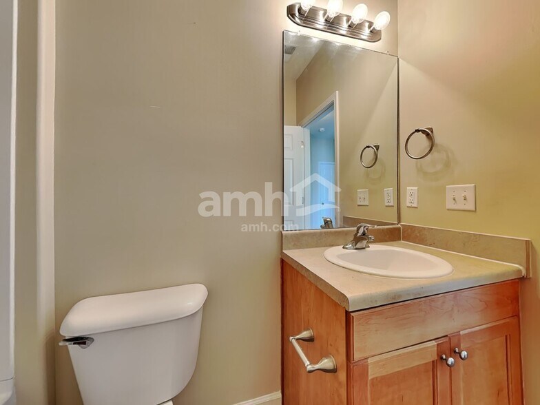 Building Photo - 24 Chapel Lk N