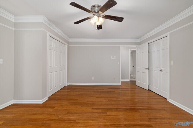 Building Photo - 820 Tannahill Dr SE