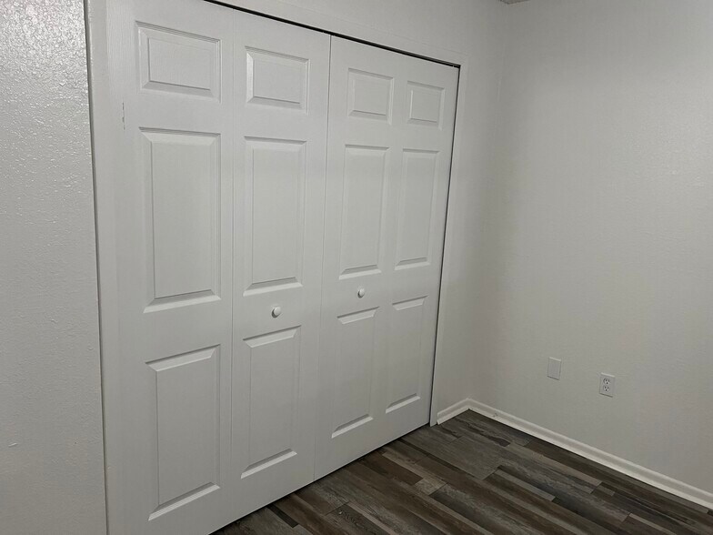 Building Photo - 5259 Images Cir