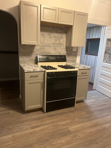 stove counter - 529 Linden Ave