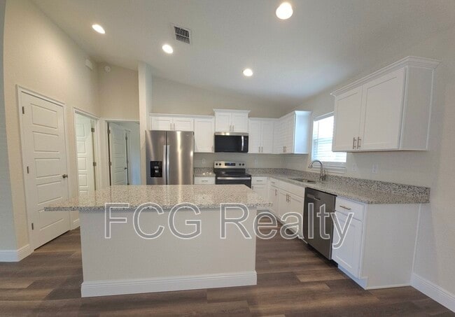 Building Photo - 44 Redwood Run