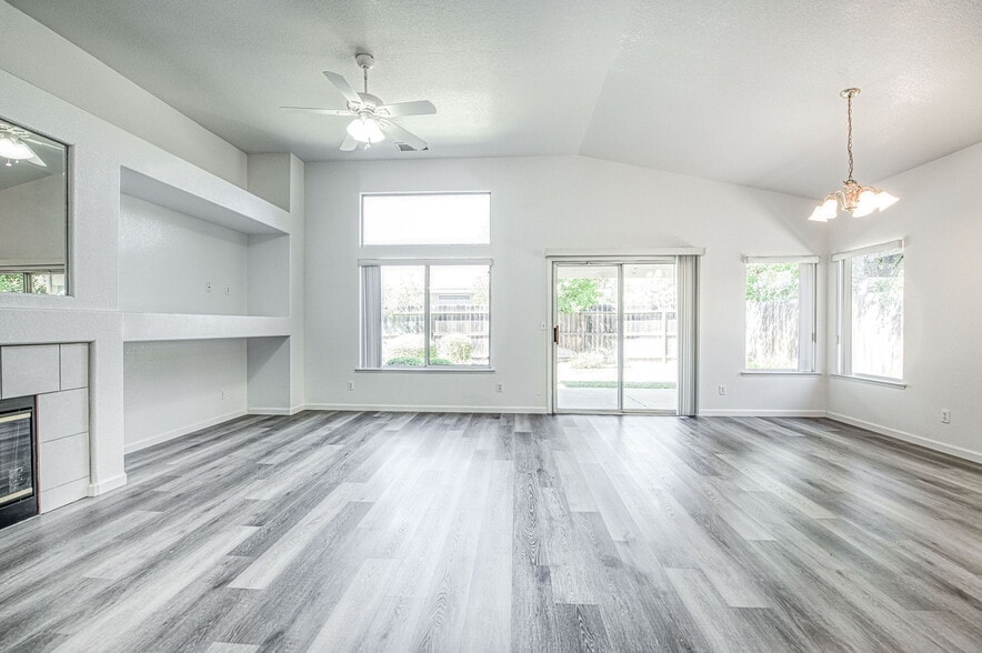 Building Photo - 1708 E Chelsea Dr