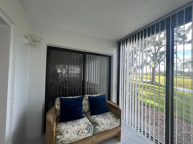 Building Photo - 5279 Willow Links