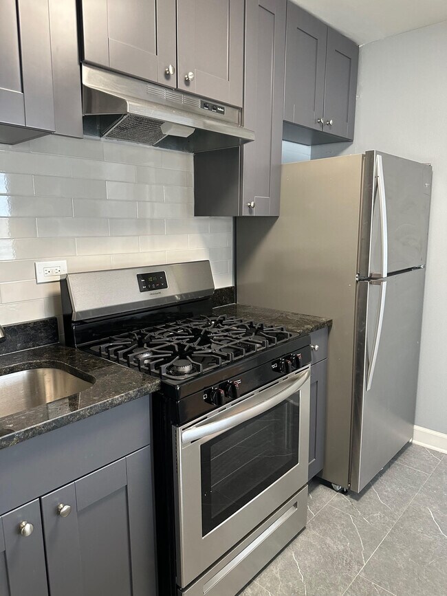 Building Photo - 6259 N Milwaukee Ave