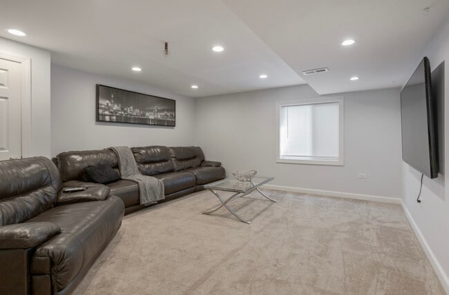 Building Photo - 1493 Yellowstone Dr