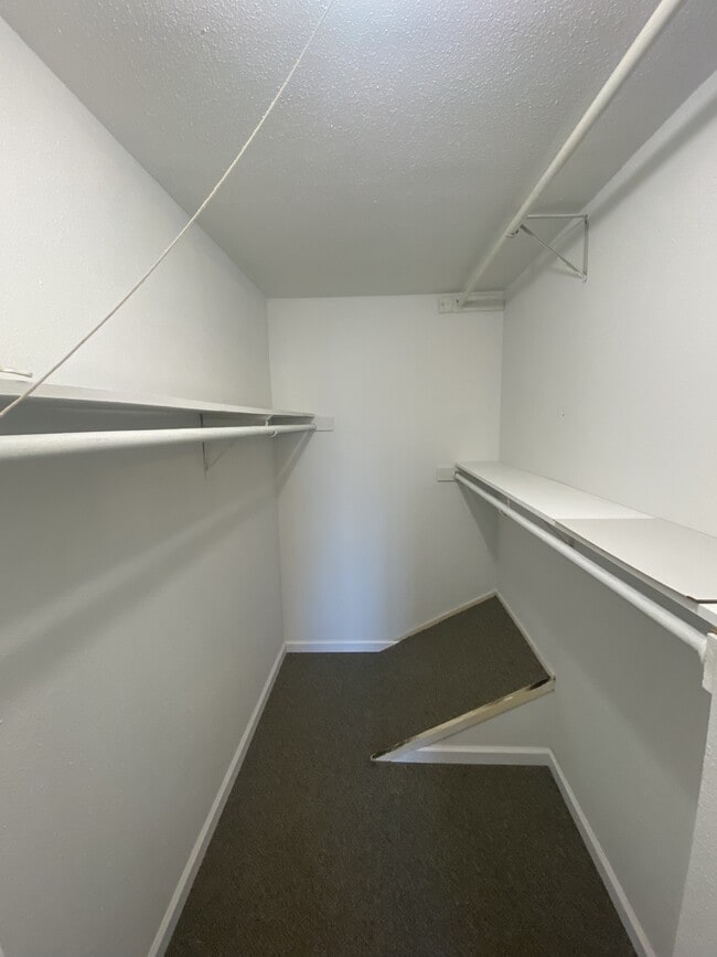 Building Photo - 992 Park Meadow Dr