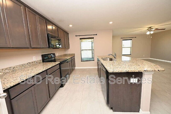 Building Photo - 1563 Swan Lake Cir