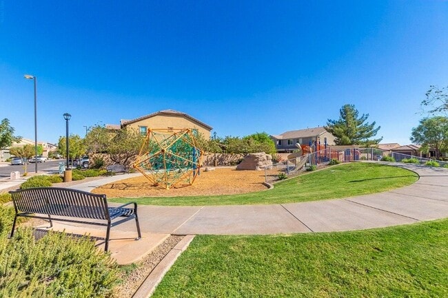 Building Photo - 2220 S Ponderosa Dr