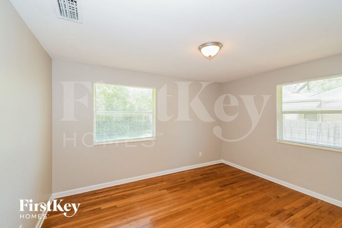 Building Photo - 1006 Brookmont Ave E