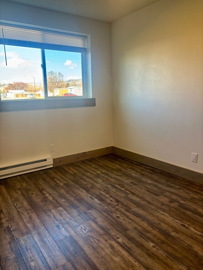 Building Photo - 413 N Cherry St