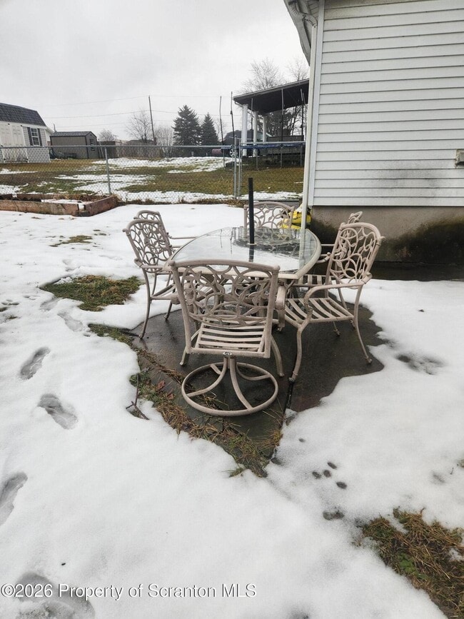 Building Photo - 907 E Drinker St