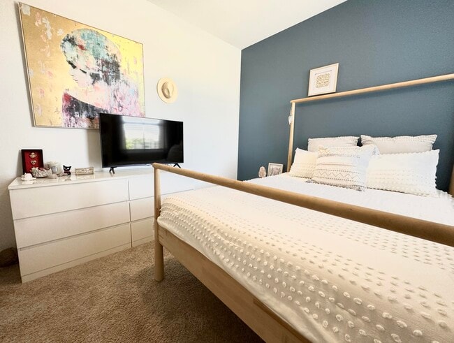 Building Photo - 69 Bandol St