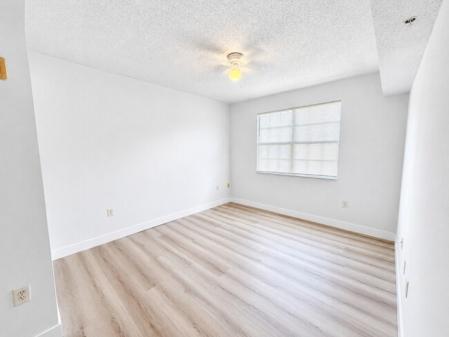 Building Photo - 10873 Windsor Walk Dr