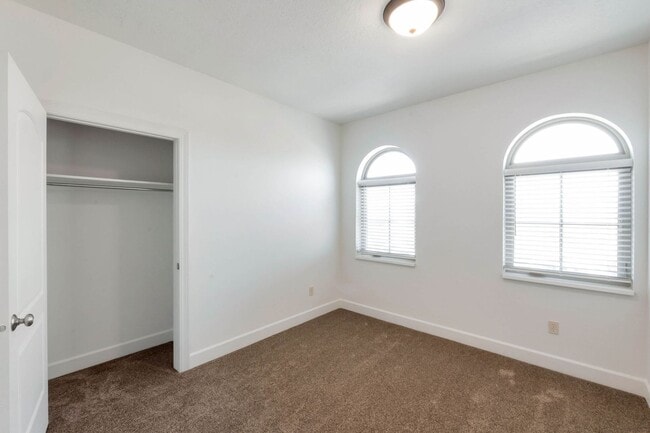 Building Photo - Beautiful 3 Bedroom 2 Bath Condo in Torino Village in North Orem