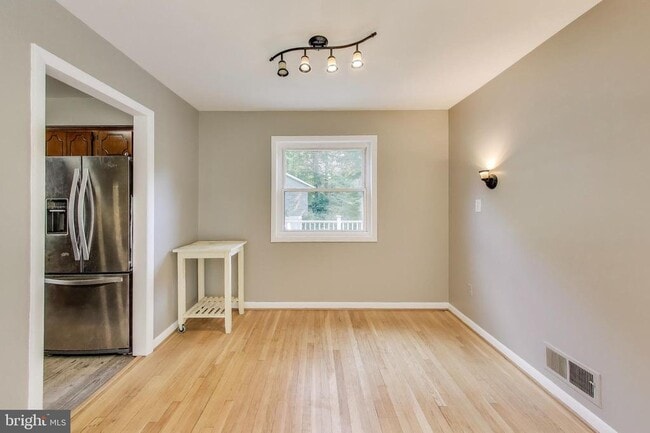 Building Photo - 5406 Parkvale Terrace