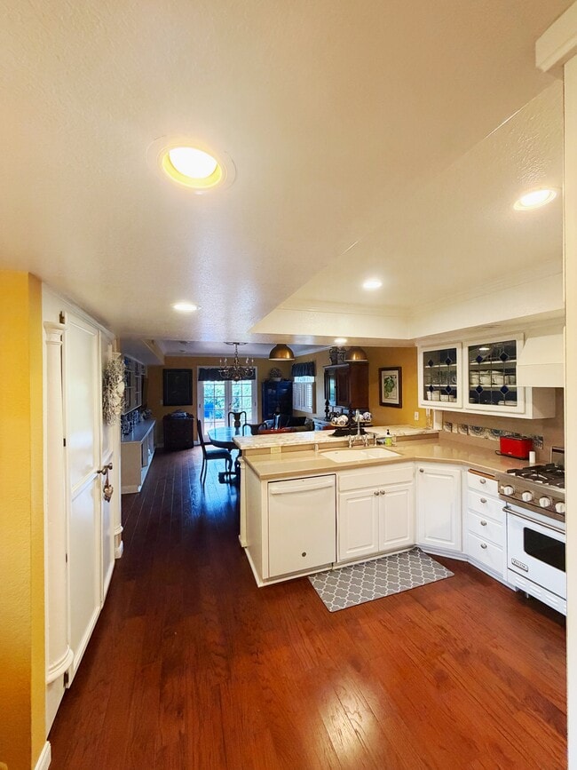 Building Photo - 444 Fern Glen