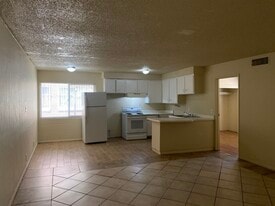 Building Photo - 2916 Marlin Ave
