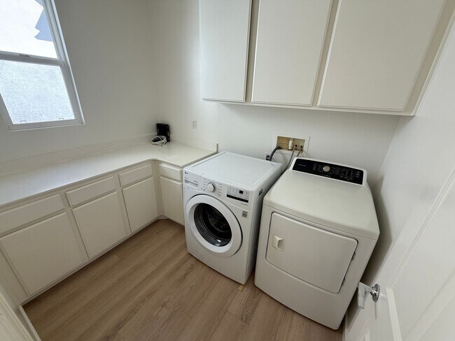 Building Photo - Spacious 3-Bedroom Home in the Andorra Community of Valencia!