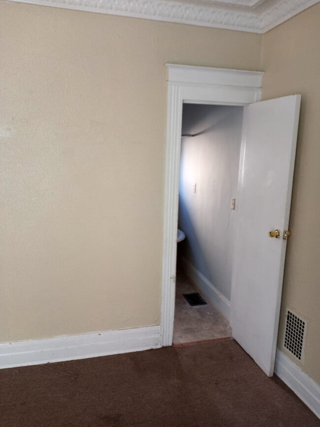 Building Photo - 82 Harris St