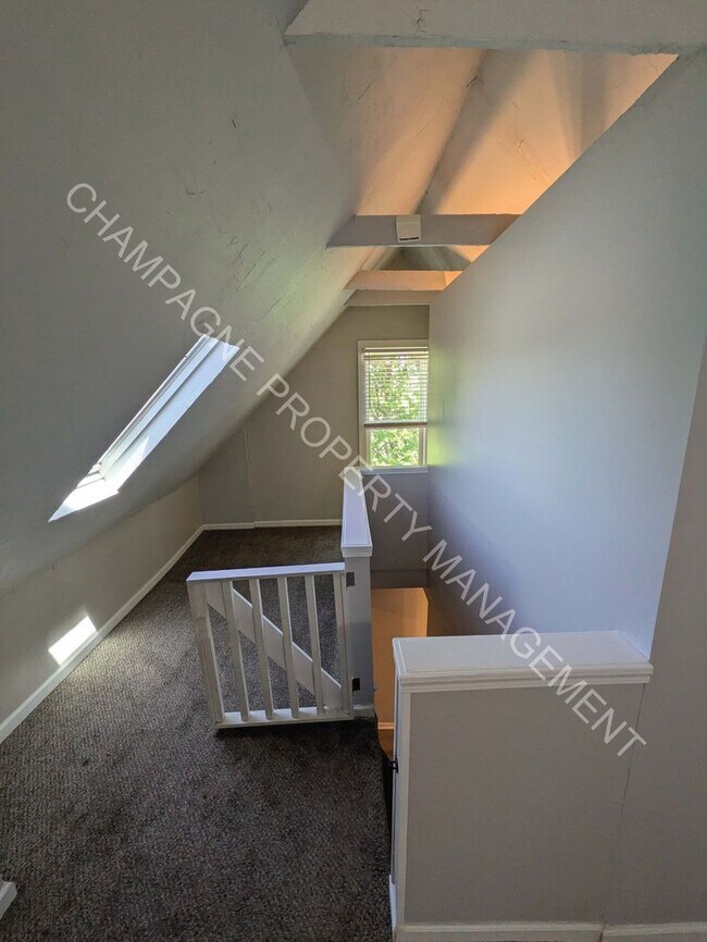 Building Photo - 3 Bedroom Home, conveniently located near UMKC!