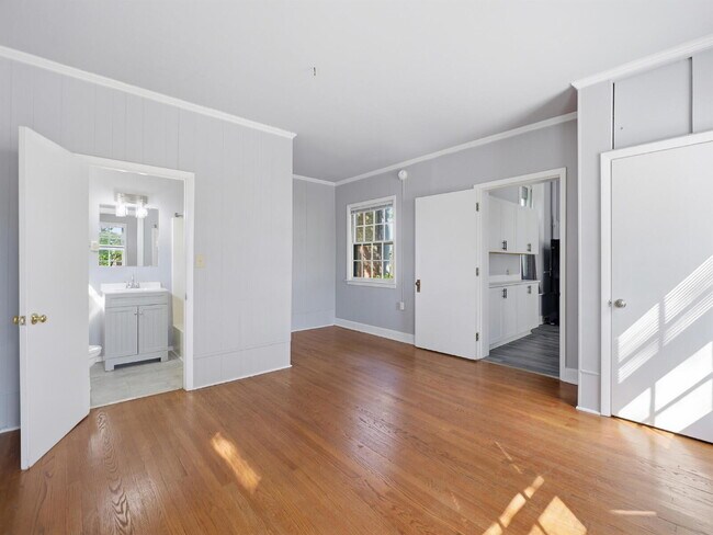 Building Photo - Charming 2-Bedroom, 2-Bath First-Floor Residence in a Beautifully Renovated Historic Home