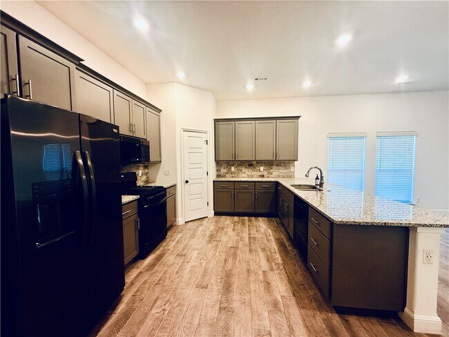Building Photo - 424 NW 59th Ave