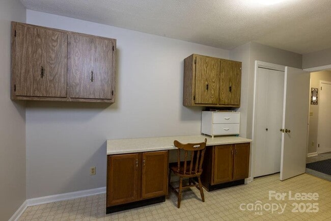 Building Photo - 102 Arbor Ln