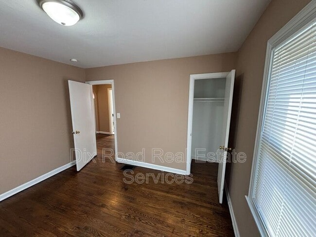 Building Photo - 1925 Highland St