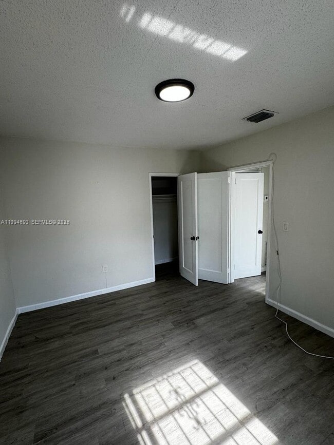 Building Photo - 2734 SW 30th Ct