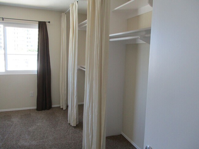 Building Photo - Desirable Park Blvd 1 Bdr 1 Ba 3rd Floor Condo in Hillcrest