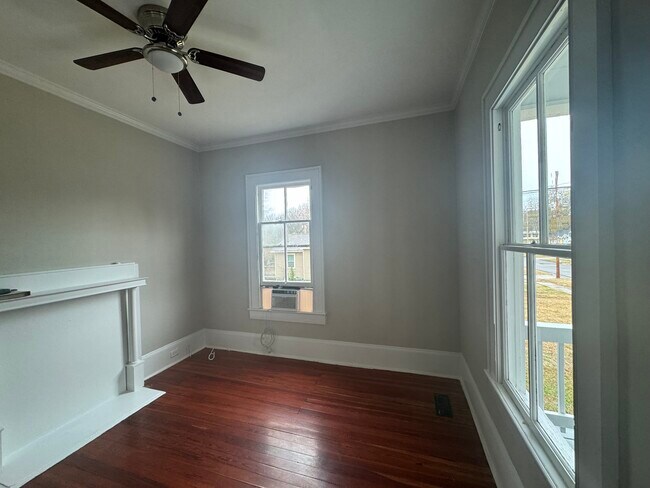 Building Photo - 363 Ebenezer Ave